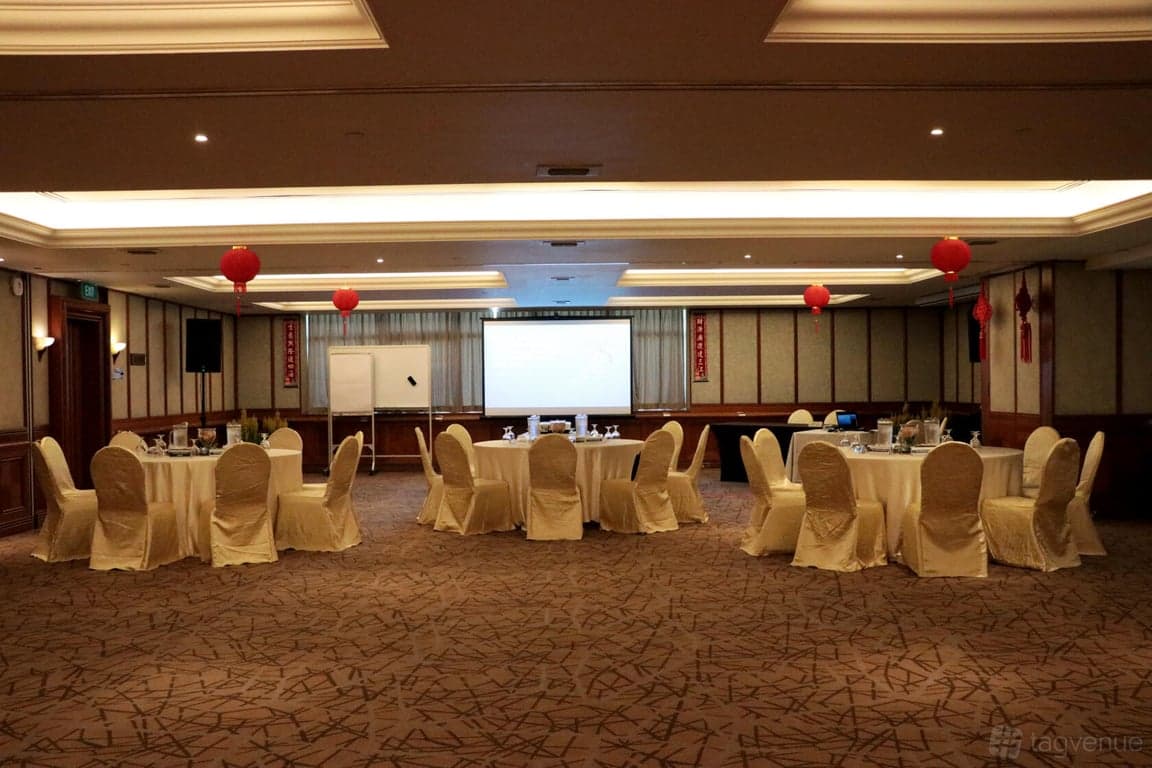 Lawn (outdoor) & Function Room at Raffles Marina – Singapore wedding venue photo 9 of 14