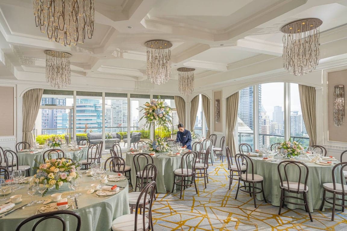 Windows East at Four Seasons Hotel Singapore – Singapore wedding venue photo 6 of 8