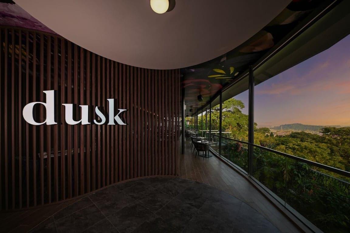 Dusk & The Mirabilis Bar at Mount Faber Peak – Singapore wedding venue photo 4 of 9