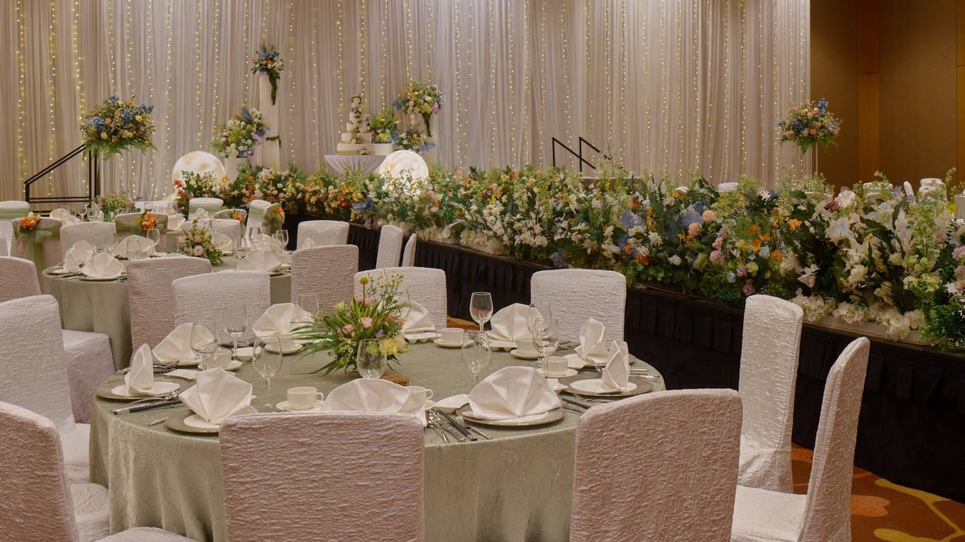 Ballroom + Outdoor Garden Walk Solemnisation at Marina Bay Sands Singapore – Singapore wedding venue photo 3 of 15