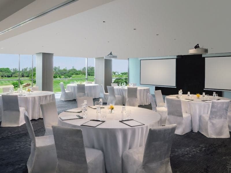 Albatross & Birdie at Dusit Thani Laguna Singapore – Singapore wedding venue photo 1 of 9