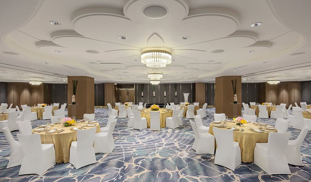 Atrium Ballroom at Fairmont Singapore and Swissôtel The Stamford – Singapore wedding venue photo 2 of 4