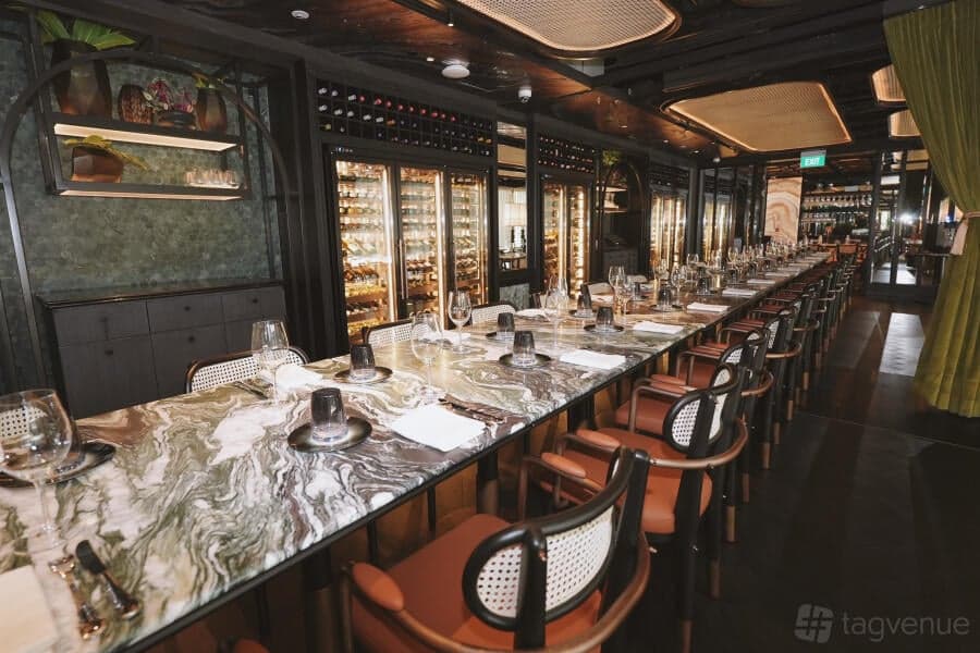 Committee Room at QT Singapore – Singapore wedding venue photo 3 of 3