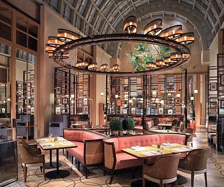 Colony Restaurant (centre Zone) at The Ritz-Carlton, Millenia Singapore – Singapore wedding venue photo 4 of 7