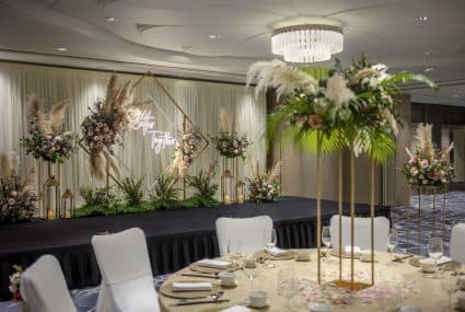 Atrium Ballroom at Fairmont Singapore and Swissôtel The Stamford – Singapore wedding venue photo 1 of 4