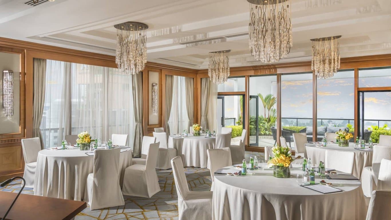 Windows West at Four Seasons Hotel Singapore – Singapore wedding venue photo 8 of 8