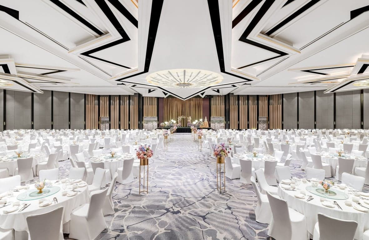 Fairmont Ballroom at Fairmont Singapore and Swissôtel The Stamford – Singapore wedding venue photo 1 of 3