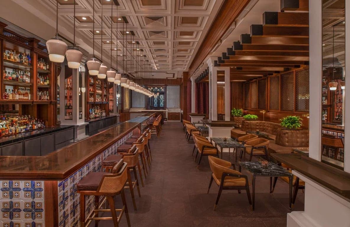 The Bar At 15 Stamford at The Capitol Kempinski Hotel Singapore – Singapore wedding venue photo 8 of 8