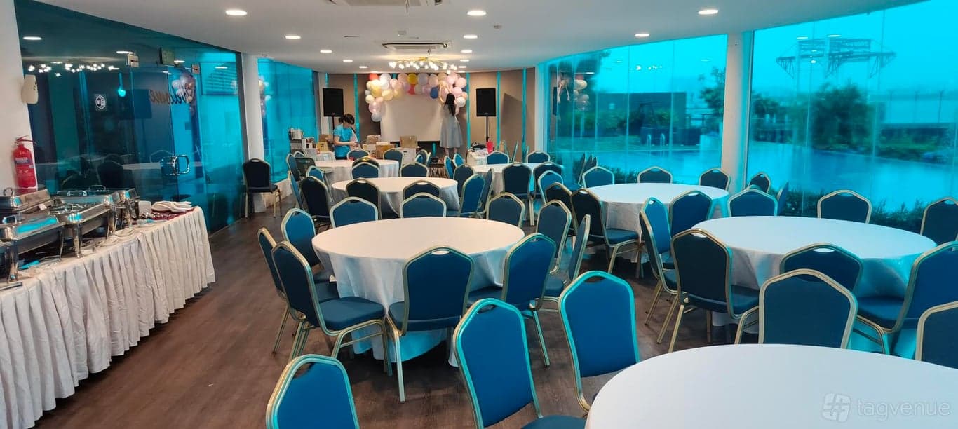 Poolside Lounge at SAF Yacht Club – Singapore wedding venue photo 5 of 6